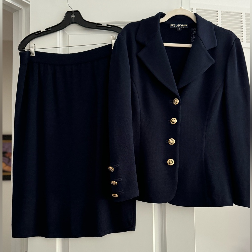 St. John Basics, Navy 2pc, size 12, excellent condition